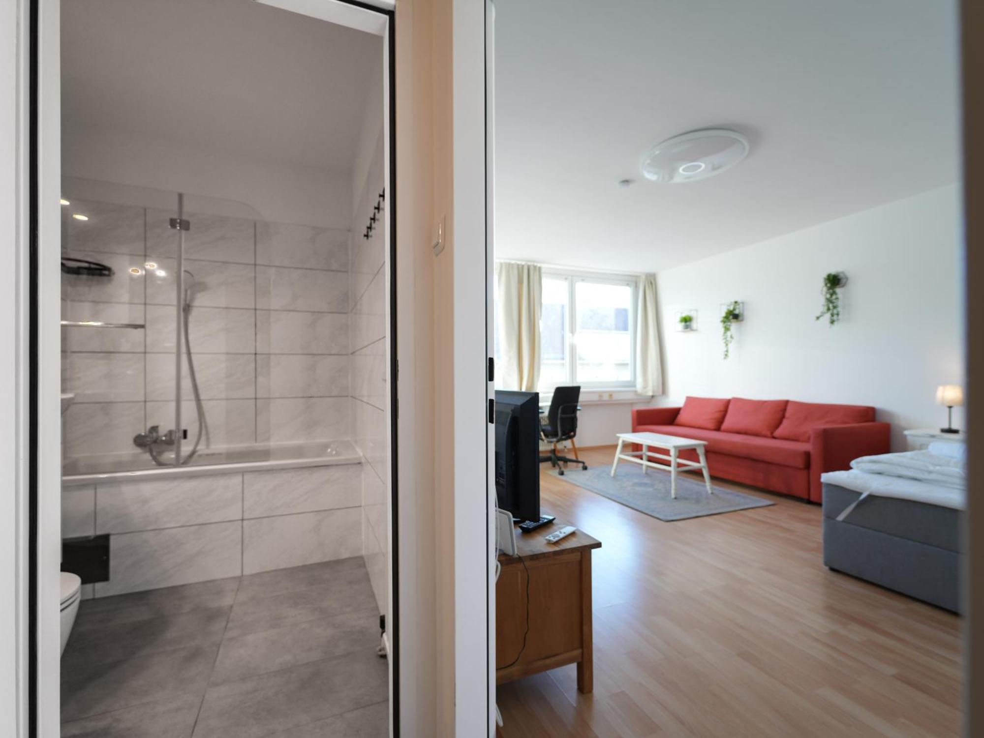 Spacious Apartments With View & Free Parking Wiener Neustadt Bagian luar foto