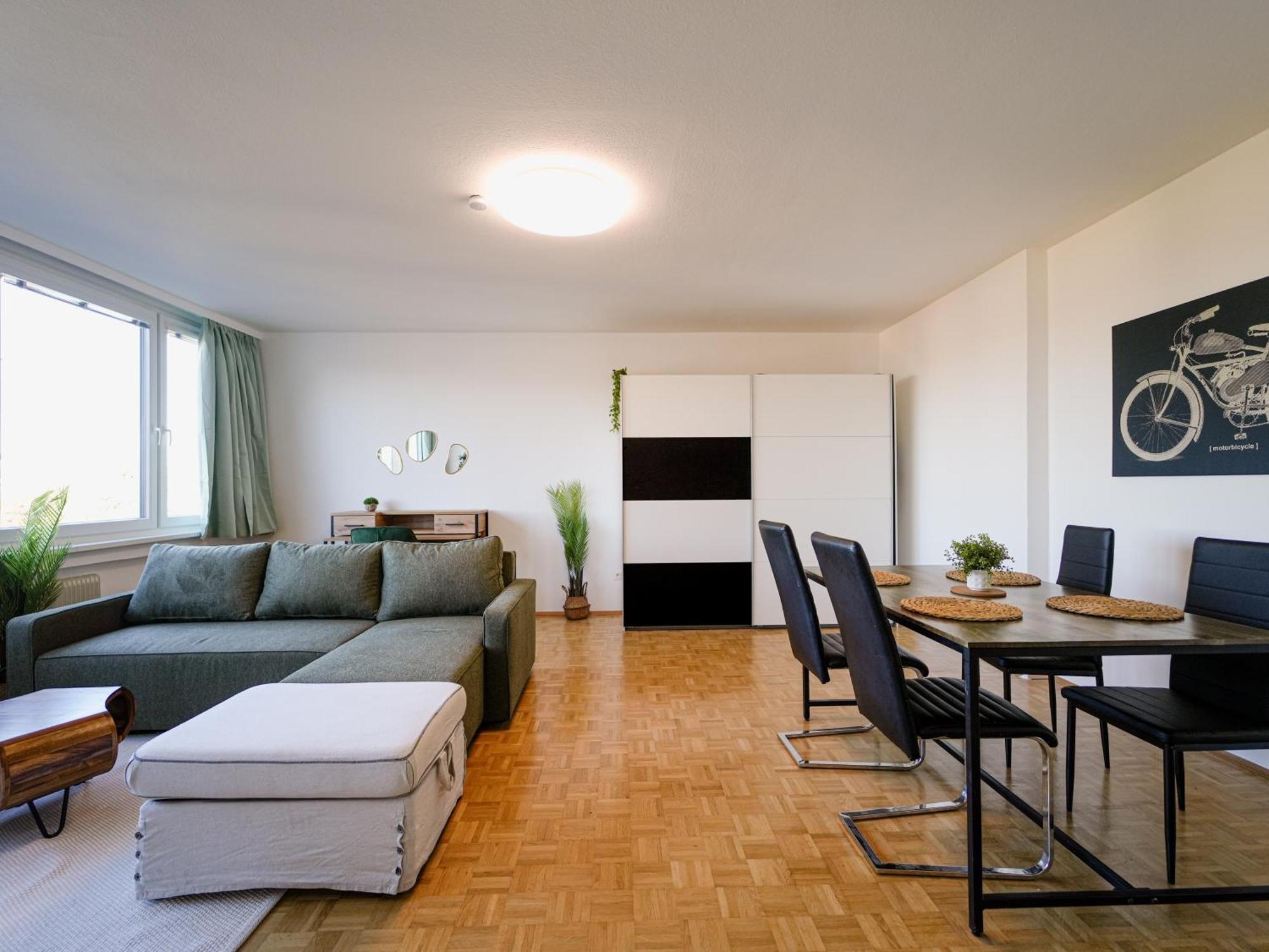 Spacious Apartments With View & Free Parking Wiener Neustadt Bagian luar foto